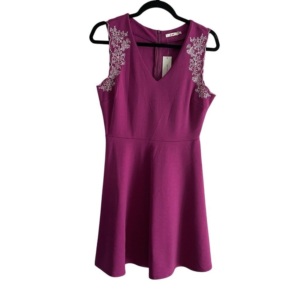 Mi Ami Francescas Womn M Magenta Embroidered Sleeveless Desirae Skater Dress NWT - Picture 2 of 12